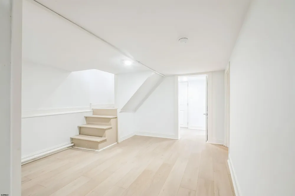 3 N Surrey Ave Ventnor, NJ 08406
