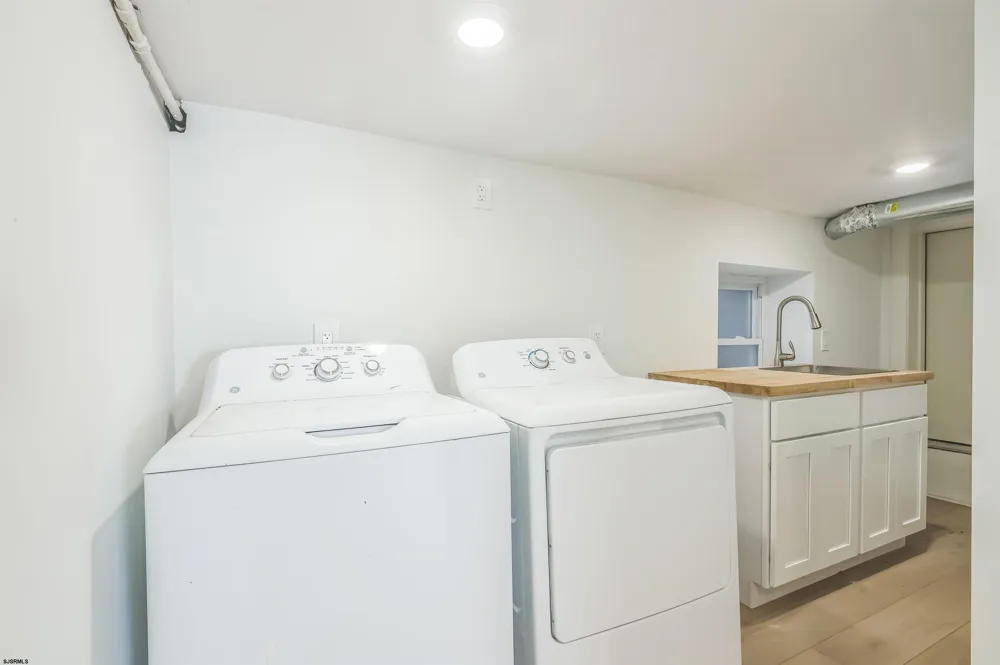 3 N Surrey Ave Ventnor, NJ 08406