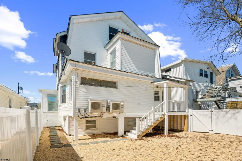 3 N Surrey Ave Ventnor, NJ 08406