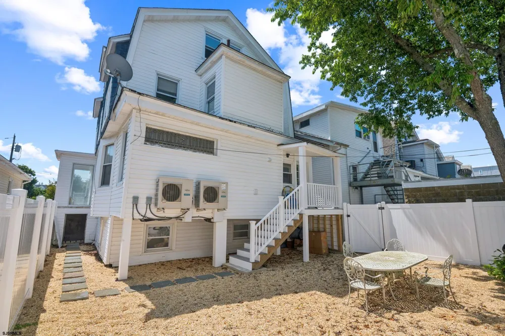 3 N Surrey Ave Ventnor, NJ 08406