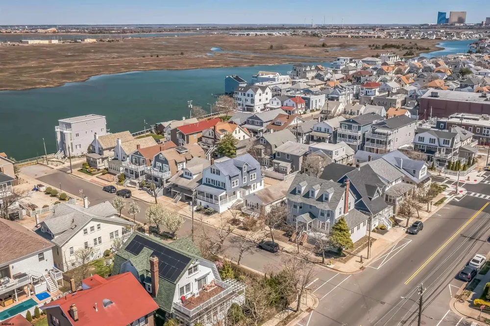 3 N Surrey Ave Ventnor, NJ 08406