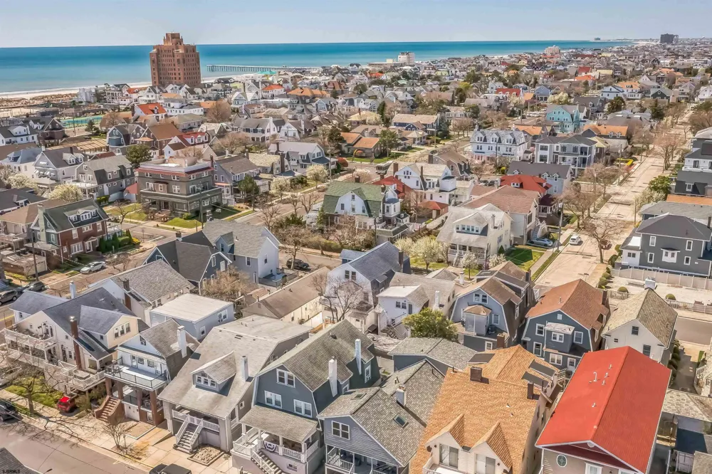 3 N Surrey Ave Ventnor, NJ 08406