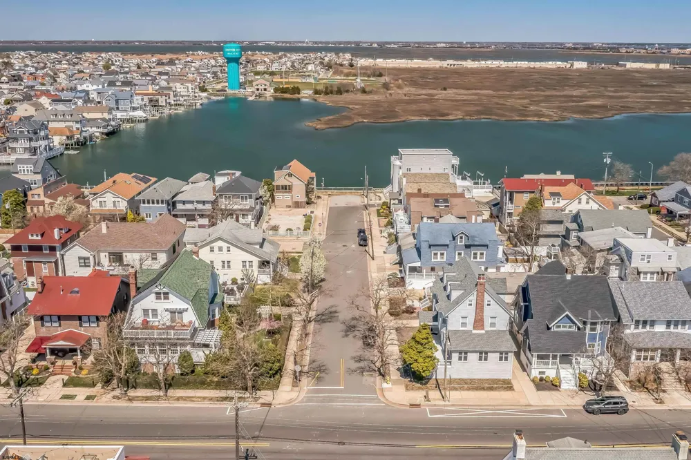 3 N Surrey Ave Ventnor, NJ 08406