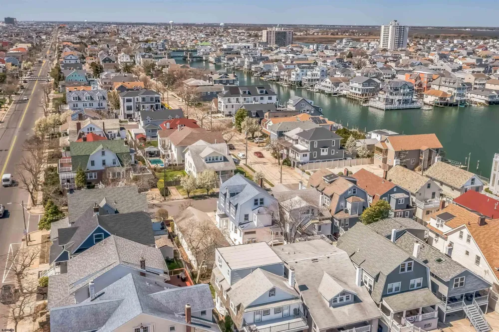 3 N Surrey Ave Ventnor, NJ 08406