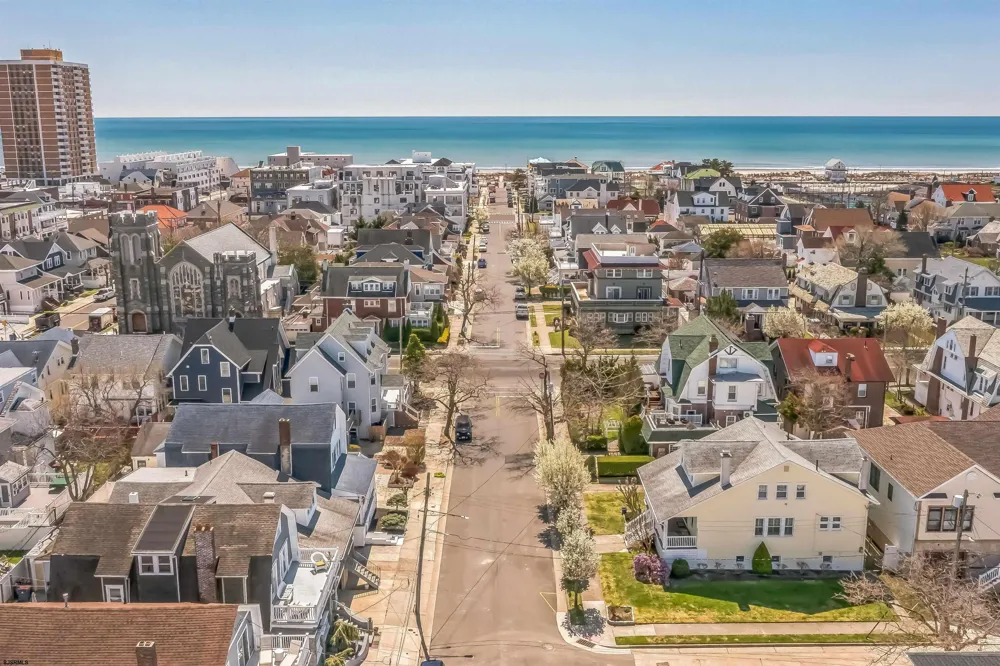 3 N Surrey Ave Ventnor, NJ 08406