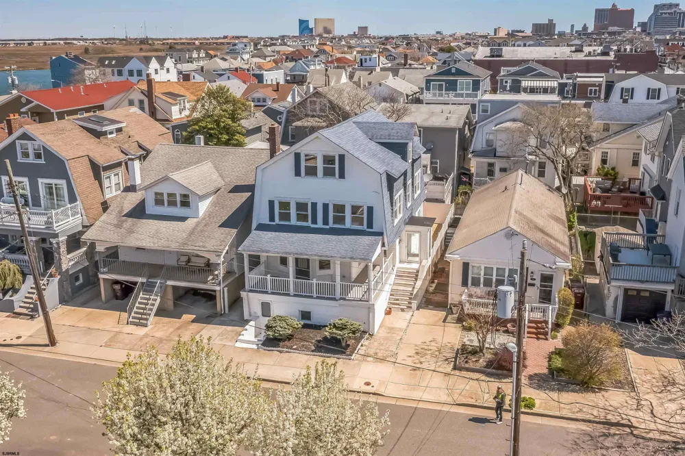 3 N Surrey Ave Ventnor, NJ 08406