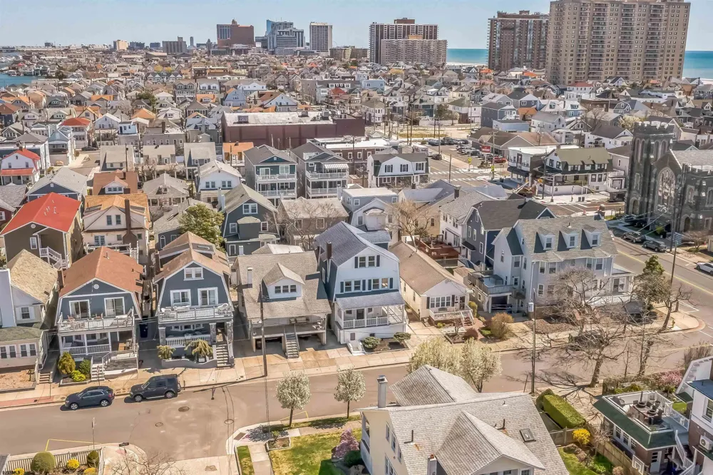 3 N Surrey Ave Ventnor, NJ 08406