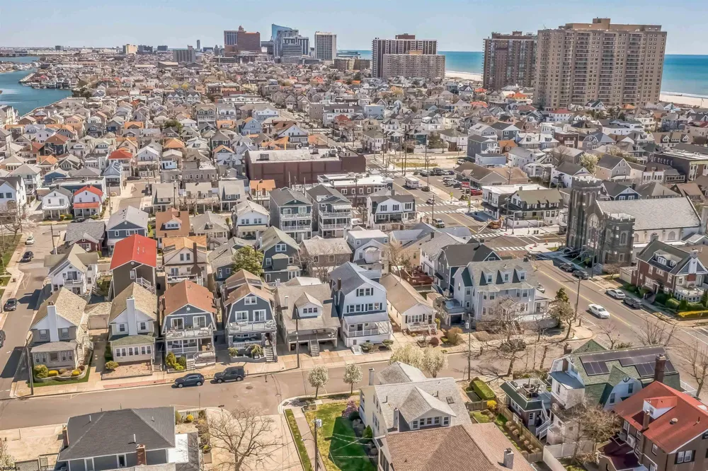 3 N Surrey Ave Ventnor, NJ 08406