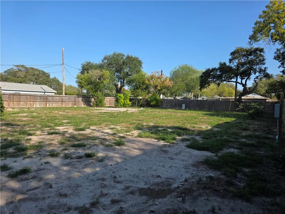 325 S Saunders Street Aransas Pass, TX 78336