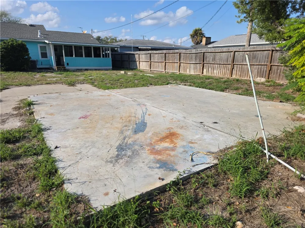 325 S Saunders Street Aransas Pass, TX 78336