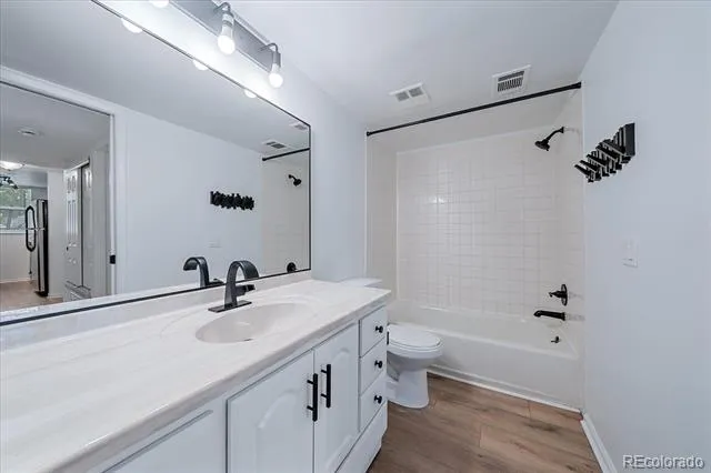 9727 E Peakview Avenue #A1 Englewood, CO 80111