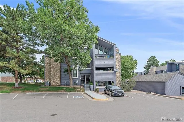 9727 E Peakview Avenue #A1 Englewood, CO 80111