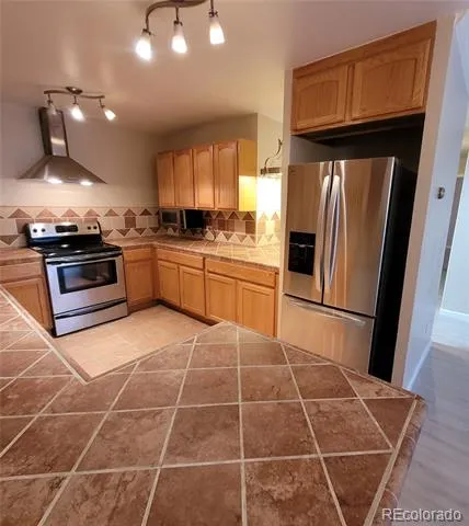 755 S Clinton Street #6B Denver, CO 80247