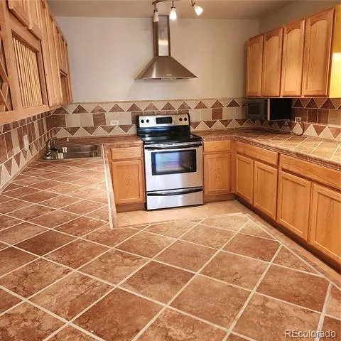 755 S Clinton Street #6B Denver, CO 80247