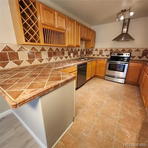 755 S Clinton Street #6B Denver, CO 80247