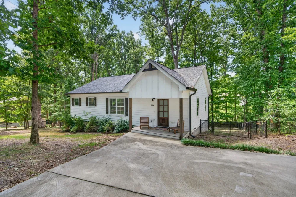184 Middle Road Lookout Mountain, GA 30750