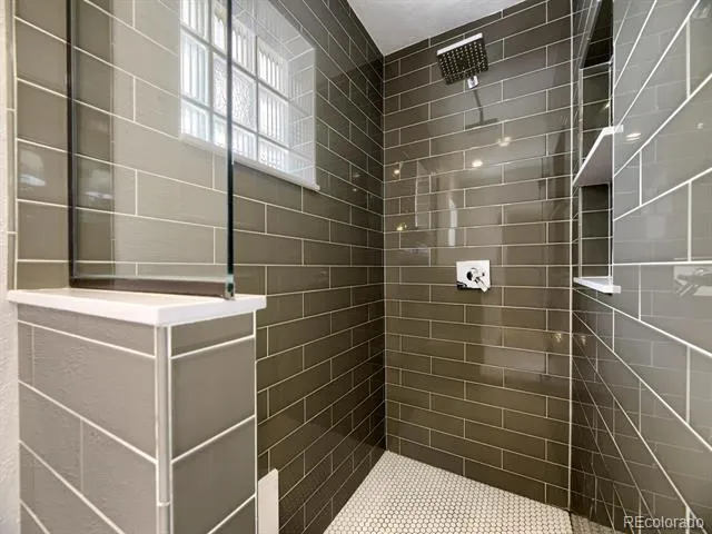 6305 S Valleyview Street Littleton, CO 80120