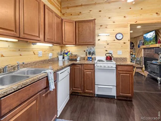 3154 Riverside Drive Lyons, CO 80540