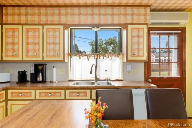 8055 Newman Street Arvada, CO 80005