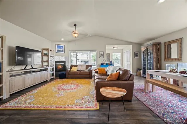 5545 Drake Way Longmont, CO 80504