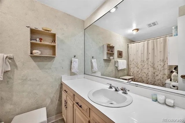 12386 E Bates Circle Aurora, CO 80014