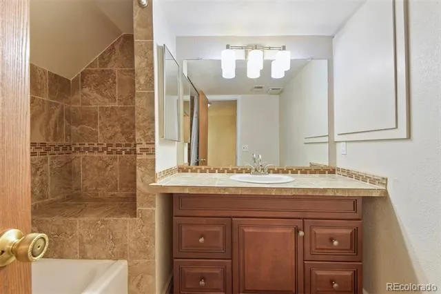 4034 S Rifle Way Aurora, CO 80013