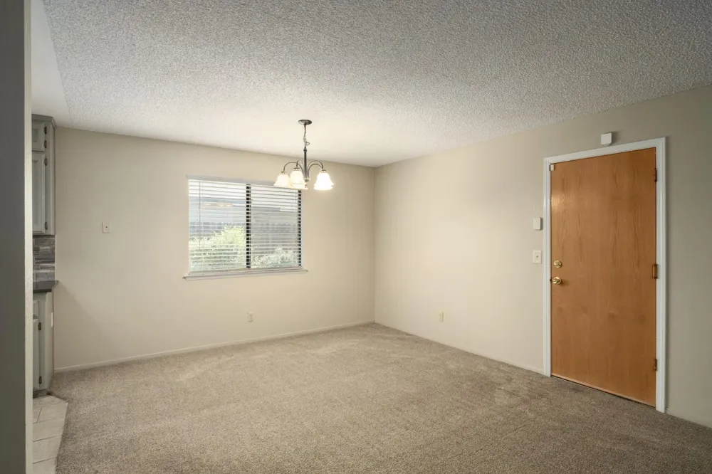 551 W Pat Drive Clovis, CA 93612