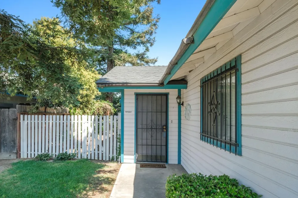 551 W Pat Drive Clovis, CA 93612