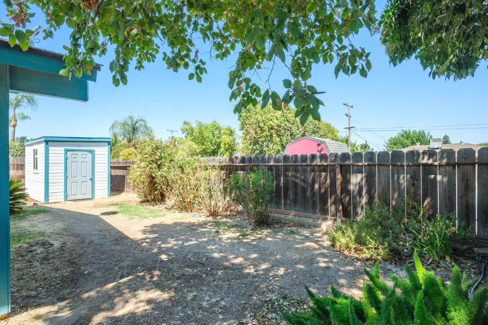 551 W Pat Drive Clovis, CA 93612