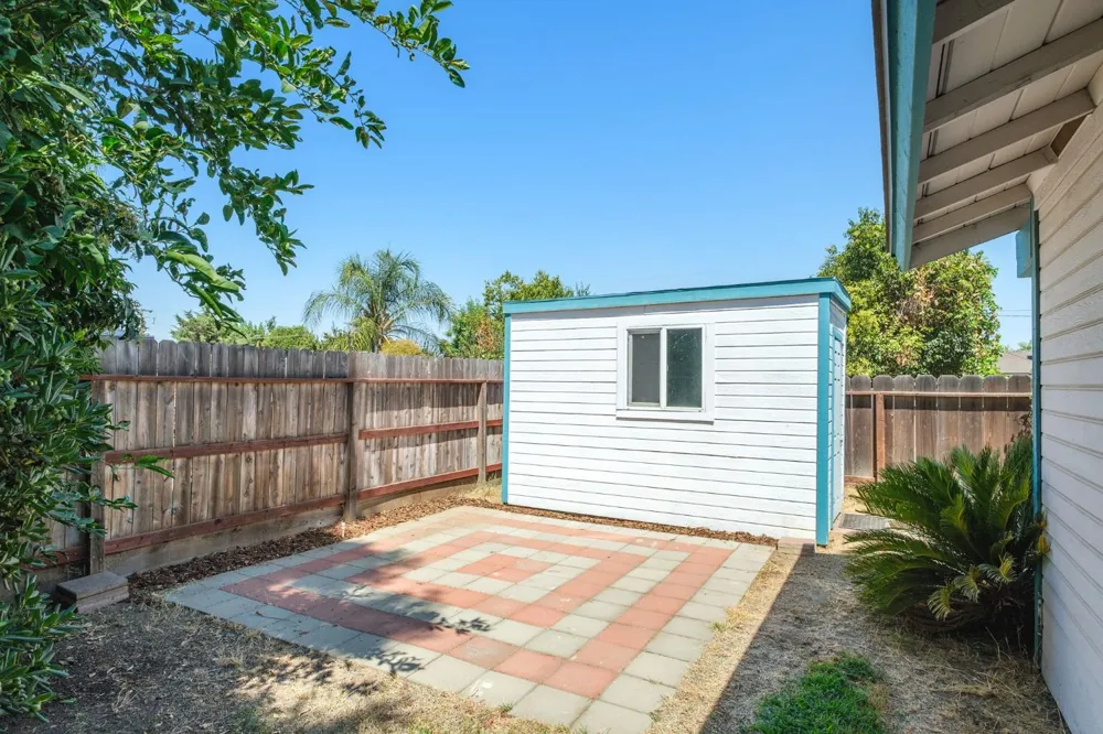 551 W Pat Drive Clovis, CA 93612