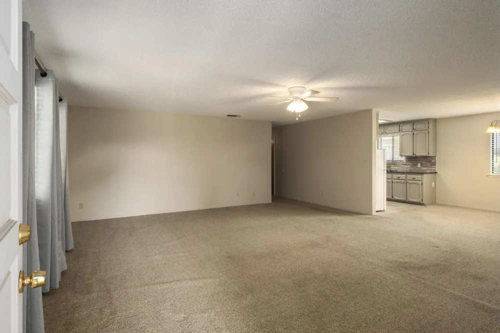 551 W Pat Drive Clovis, CA 93612
