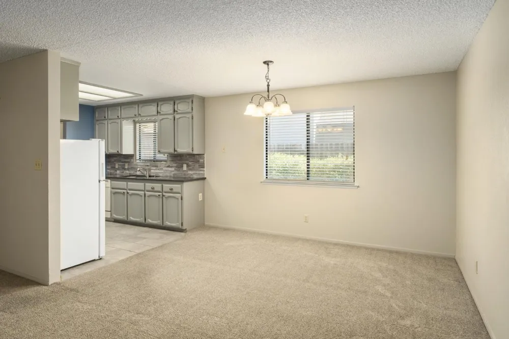551 W Pat Drive Clovis, CA 93612