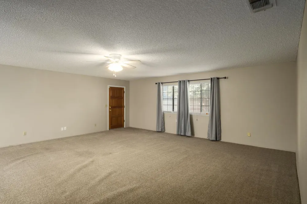 551 W Pat Drive Clovis, CA 93612