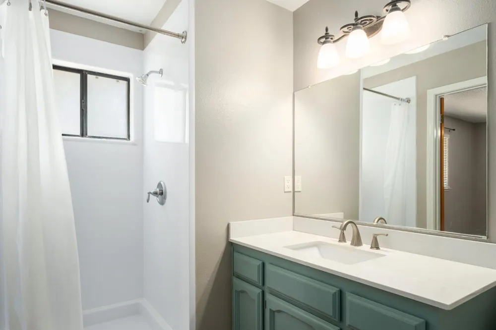 551 W Pat Drive Clovis, CA 93612
