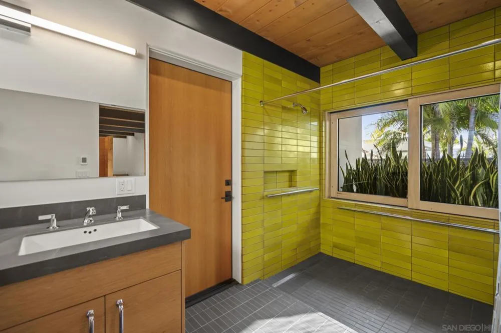 4771 Newport Ave San Diego, CA 92107