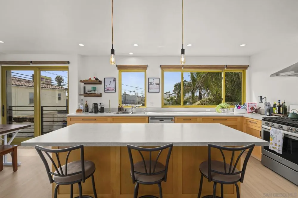 4771 Newport Ave San Diego, CA 92107