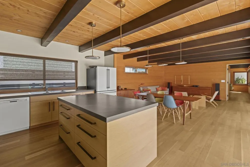 4771 Newport Ave San Diego, CA 92107