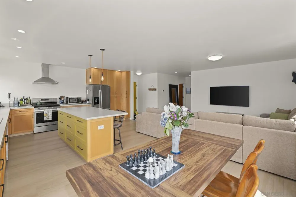4771 Newport Ave San Diego, CA 92107
