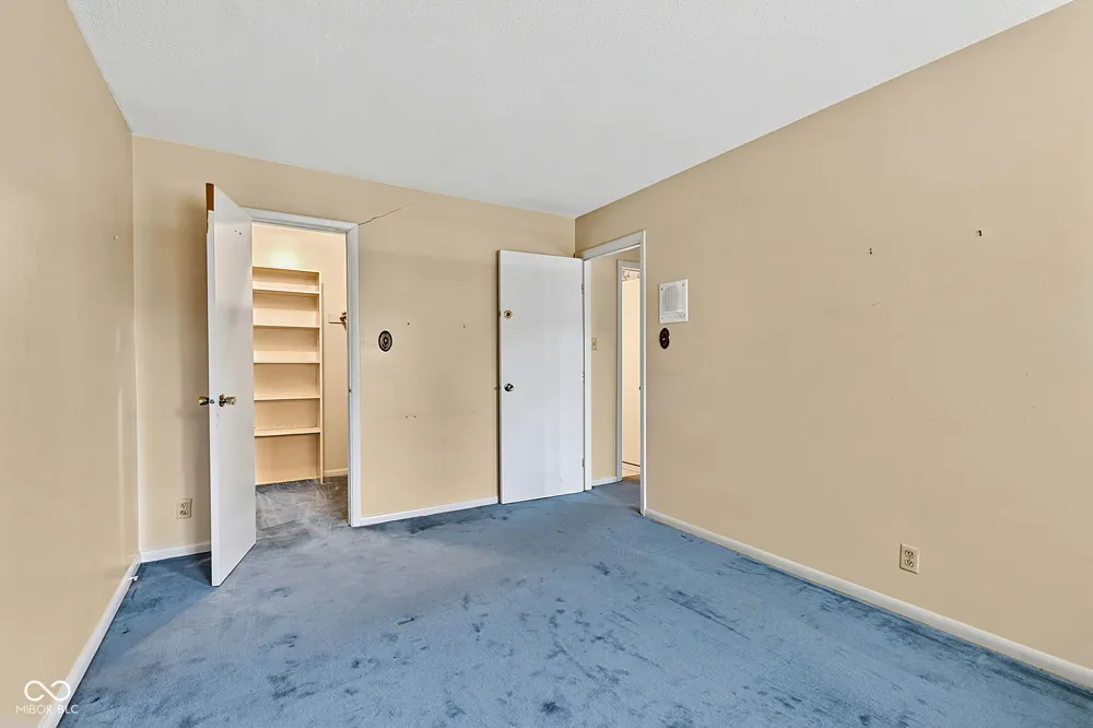 8119 Bromley Place Indianapolis, IN 46219