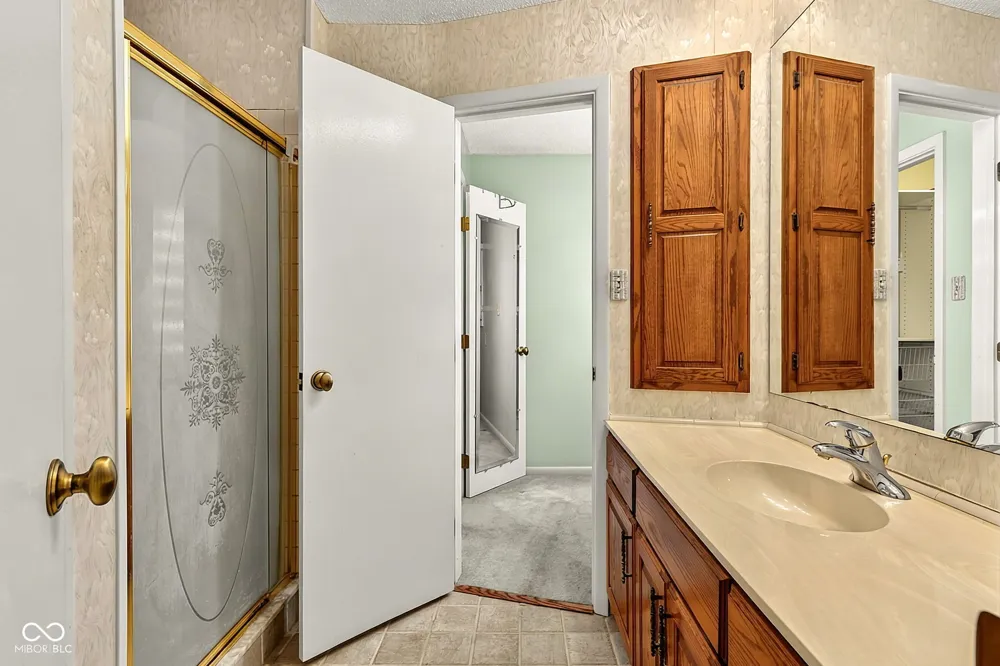 8119 Bromley Place Indianapolis, IN 46219