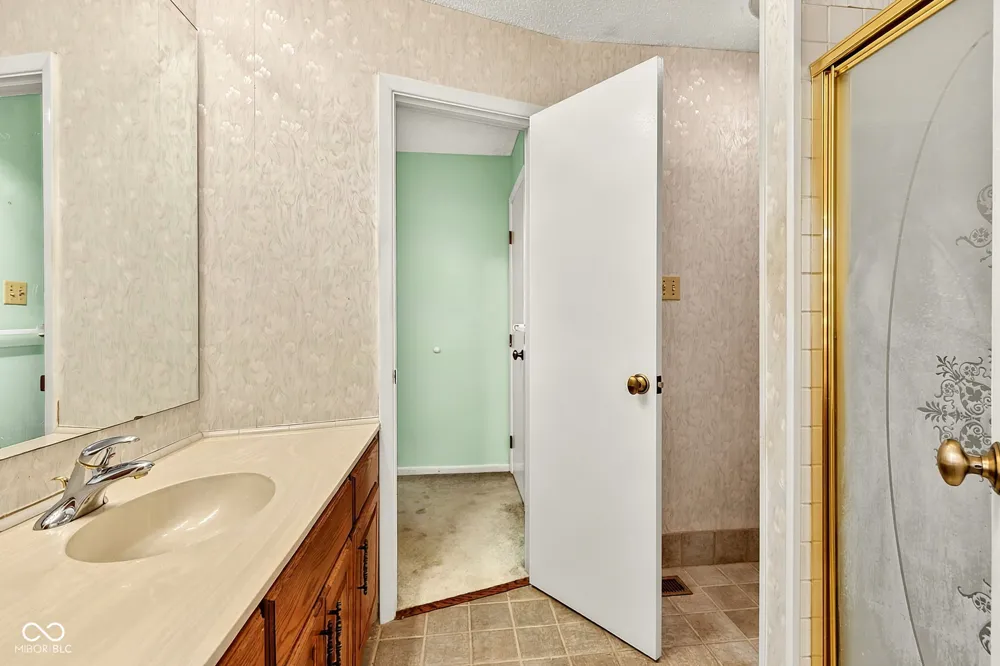 8119 Bromley Place Indianapolis, IN 46219