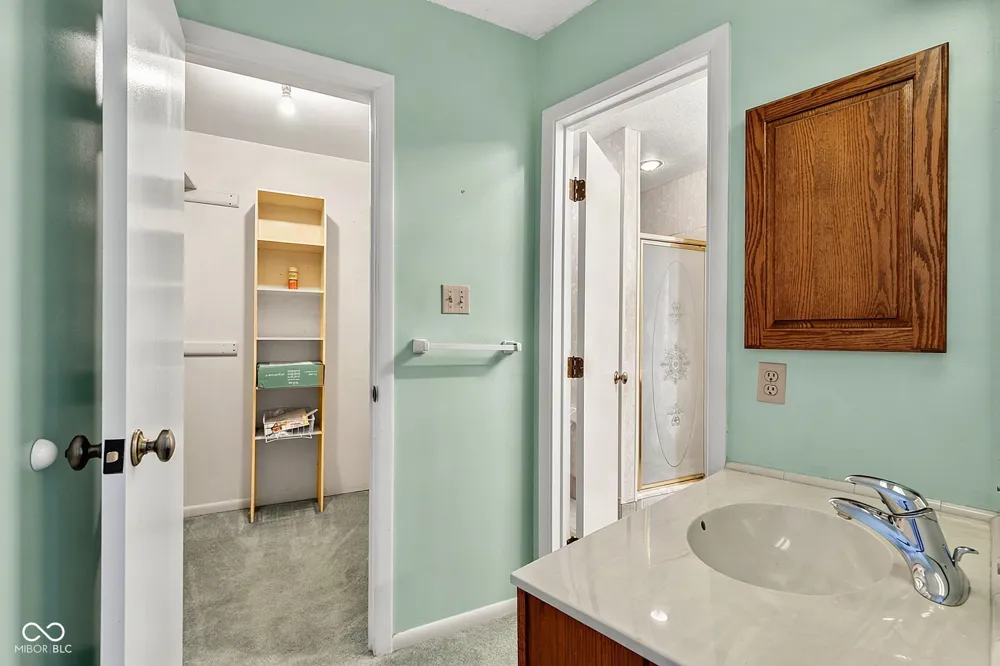 8119 Bromley Place Indianapolis, IN 46219