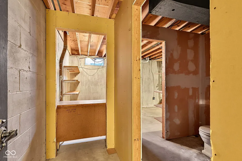 8119 Bromley Place Indianapolis, IN 46219