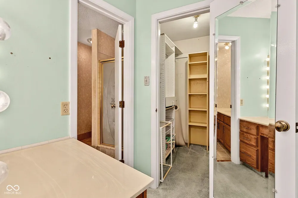 8119 Bromley Place Indianapolis, IN 46219