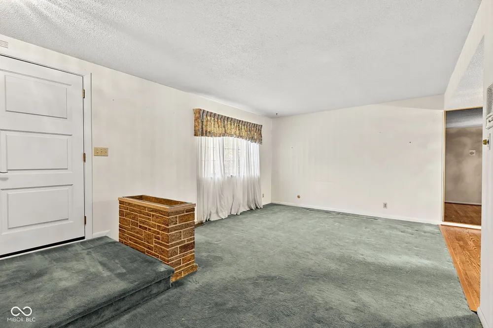 8119 Bromley Place Indianapolis, IN 46219