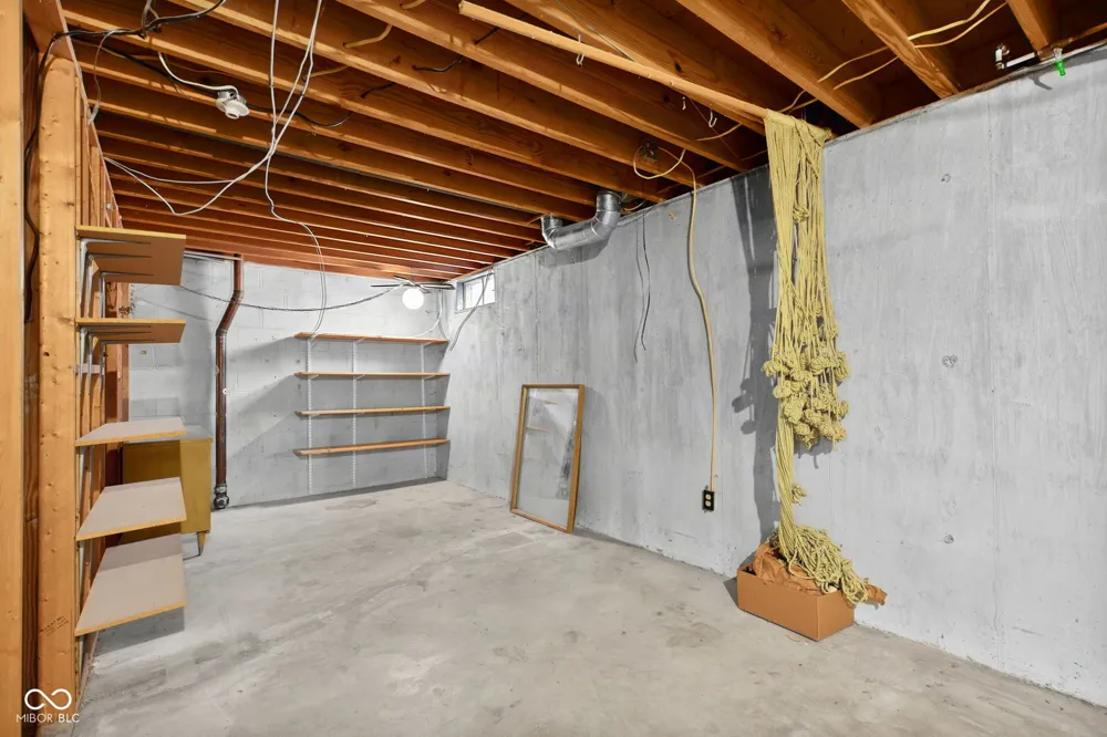 8119 Bromley Place Indianapolis, IN 46219