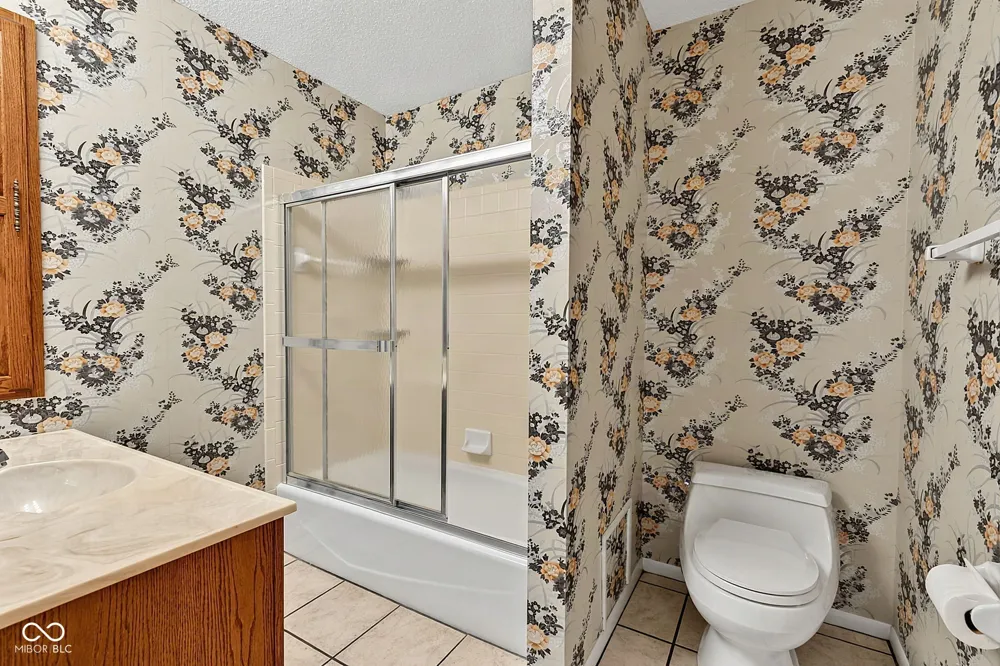 8119 Bromley Place Indianapolis, IN 46219