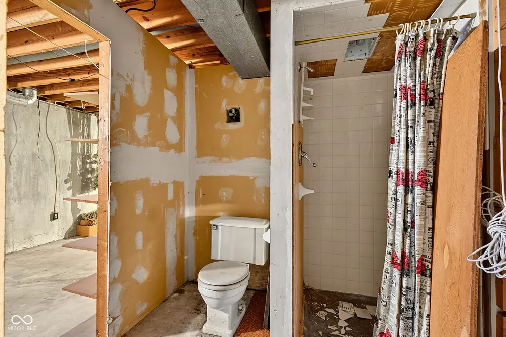 8119 Bromley Place Indianapolis, IN 46219