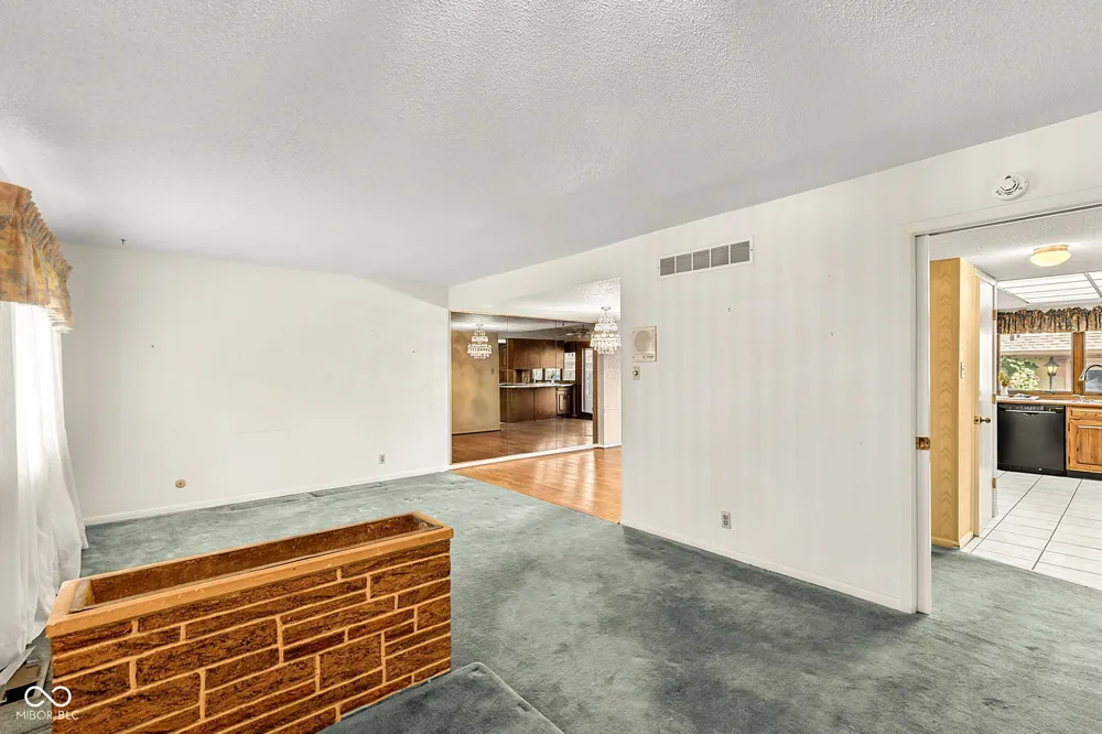 8119 Bromley Place Indianapolis, IN 46219