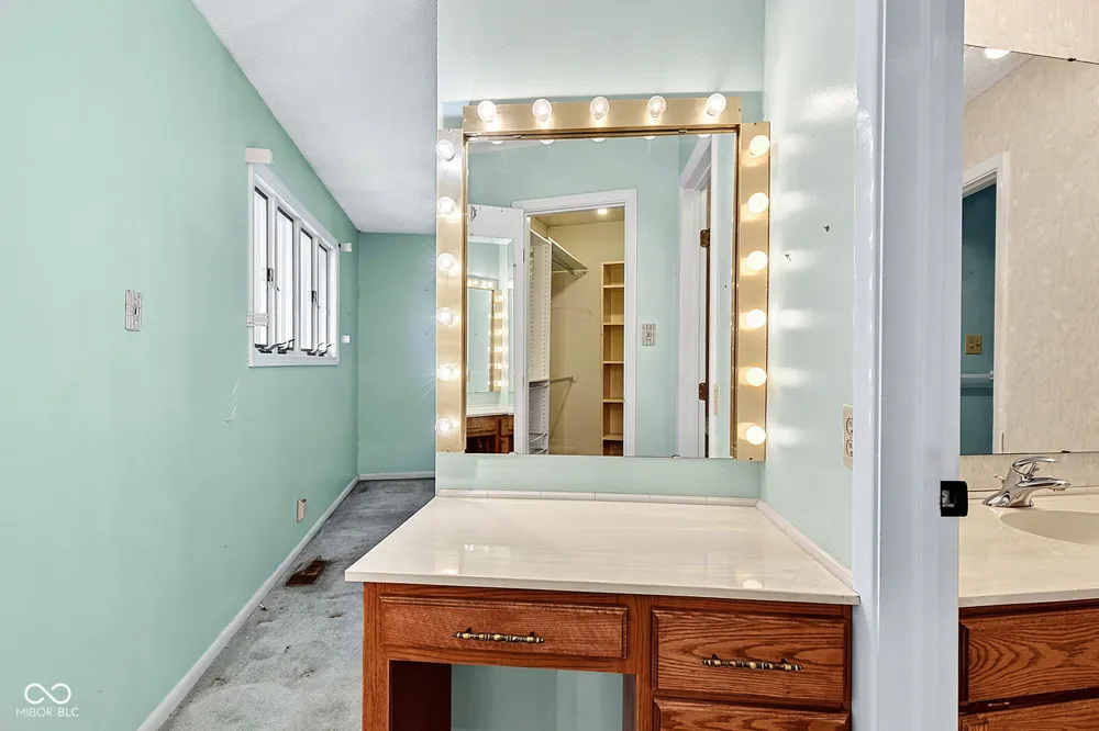 8119 Bromley Place Indianapolis, IN 46219